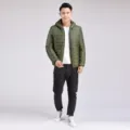 Giacca imbottita leggera verde con cappuccio da uomo variante autunno inverno casual - Taglia M / Top / Verde militare