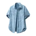 Camisa de playa vintage con textura de manga corta azul claro para hombre de verano. - S / Tops / Azul Denim
