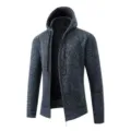 Vista dettagliata della felpa con cappuccio in maglia spessa foderata in pile con zip e interno caldo. - Taglia M / Top / Blu navy
