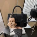 Bolso de mano negro de cuero PU con colgante de perro de peluche, elegante bolso. - Con Colgante / Negro
