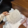 Lindo bolso cruzado redondo tejido a mano para mujer bolso de playa de paja de verano - Blanco