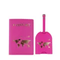 Rosa Passhülle und Kofferanhänger Set mit goldenem Weltkarte Design für Reisebedarf - Reisepasshülle Und Kofferanhänger / Fuchsia