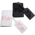 Set porta passaporto e etichetta bagaglio in pelle PU per coppie con ricamo Mr e Mrs. - Set da 4 Pezzi (2 Porta Passaporto + 2 Targhette per Bagagli)