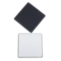 Gedetailleerd close-upoverzicht van vierkante, lege sublimatie lederen patch met stiksels. - Onderzetter / Zwart en Wit