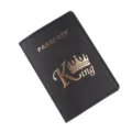 Funda de pasaporte de cuero PU negro con impresión dorada corona King, portadocumentos. - Negro