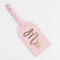 Roze PU lederen bagagelabel met gouden glitter Mrs tekst en handige gespbandje voor op reis. - Mrs. Stijl / Roze