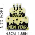 Bestickter Kuchen-Aufnäher mit Kerzen und Neujahrs-Text für Bekleidung DIY-Reparatur. - Kuchen