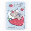 Bonita funda de pasaporte con oso y fresa de cuero PU organizador de documentos viaje - Estilo de Oso de Dibujos Animados / Azul cielo