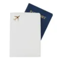Custodia per passaporto da viaggio in pelle PU bianca con porta carte ciondolo aereo dorato. - Bianco