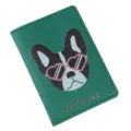 Funda de pasaporte verde de cuero PU con diseño de perro lindo, organizador de viaje portátil. - Bulldog con Gafas de Corazón / Verde