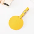Étiquette de bagage ronde en cuir PU jaune avec visage souriant gaufré et boucle métallique. - 8.5cm / Jaune