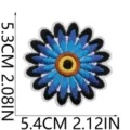 Blaues besticktes Blumen-Bügelflicken, niedliches Kleider-Accessoire für Jacken und Taschen. - X18XG-086-13
