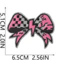 Parche bordado de lazo a cuadros rosa retro con rayo, ideal para reparación de chaqueticas. - Estilo Rayo Lazo (C28SD-11-08)