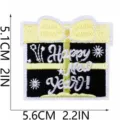 Detailaufnahme des Weihnacht-Geschenkbox-Bestickungsaufnähers mit sauberen Stichen und Maßen. - Neujahrsgeschenkbox Stil