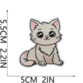 Süßer Katzen Stickaufnäher, detaillierter DIY Aufbügler zum Verzieren von Taschen und Kleidung. - Rosa Ohr Graue Katze (X31XM-09-11)