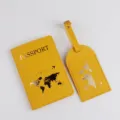 Set porta passaporto e etichetta per bagaglio giallo, portafoglio da viaggio in pelle PU. - Portapassaporto E Etichetta Per Bagagli / Curcuma