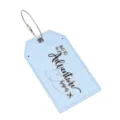 Etichetta per valigia in pelle PU azzurro chiaro con cavo metallico e citazione di viaggio stampata. - Azzurro