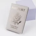 Copertina per passaporto da viaggio con emblema dorato per una conservazione sicura dei documenti. - Grigio chiaro