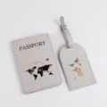 Set copripassaporto e etichetta bagaglio grigi con mappa del mondo per viaggi e documenti. - Portapassaporto E Etichetta Per Bagagli / Grigio chiaro