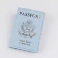Hellblaue PU Leder Reise Reisepasshülle Schutzhülle mit US Wappen Goldprägung Design. - Hellblau