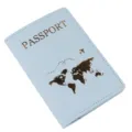 Hellblaue Reisepasshülle mit Goldfolien-Weltkarte und Flugzeug-Design Reise-Etui. - Hellblau