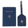 Set porta passaporto e etichetta bagaglio blu scuro con stampa aereo oro e testo. - Set di 2 pezzi / Blu navy