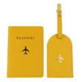 Set porta passaporto e etichetta per valigia in ecopelle gialla con bel design aereo - giallo limone