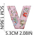 Toppa ricamata con lettera V floreale rosa accessorio per abbigliamento distintivo. - C13SH-07-V