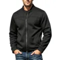 Detalle de chaqueta bomber negra, cuello y puños acanalados, vista de cerca de abrigo casual. - S / Tops / Negro