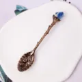 Eleganter Vintage Bronze Kaffeelöffel mit natürlichem blauem Kristall am Griffende. - Lapislazuli Roségold