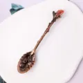 Eleganter Vintage-Bronzelöffel mit natürlicher roter Kristallspitze und floraler Gravur - Roter Achat Roségold