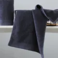 Serviette de bain unie en coton gris foncé, serviette douce et absorbante pour la maison. - Gris foncé