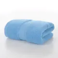 Asciugamano viso in cotone azzurro, variante di salvietta quadrata tinta unita morbida per il bagno. - Celeste
