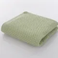 Serviette de bain en coton gaufré vert, option douce et respirante pour bébé. - 74x33 cm / Vert Haricot