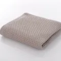 Serviette de bain en coton gaufré gris, unie, respirante, douce pour usage quotidien. - 74x33 cm / Chameau