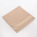 Serviette de visage carrée en coton uni kaki, textile doux et absorbant pour la maison. - Beige