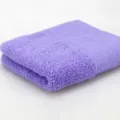 Serviette de bain violette unie en coton doux et absorbant, variante pour usage domestique. - 34x75cm / Aster