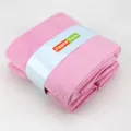 Serviette de bain jacquard en coton rose pliée avec bande cadeau douce et absorbante. - Rose impatience : 1 serviette de bain, 2 serviettes de toilette