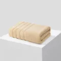 Hoogwaardige zuivere katoenen badhanddoek in elegante beige kleur, zacht en absorberend. - 140x70cm / Witte Eik