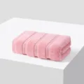 Douce serviette de visage en coton rose avec texture nervure, ideale pour la salle de bain - Rose Sakura