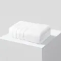 Puur katoen witte badhanddoek variant, zachte absorberende effen douchehanddoek thuis. - 140x70cm / Puur wit