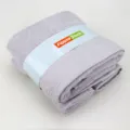 Serviette de bain en pur coton uni jacquard, variante pliée douce et confortable. - Lotus des neiges argenté : 1 serviette de bain, 2 serviettes de toilette