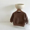 Kleinkind brauner Bär Rundhals Pullover Sweatshirt, süßes Cartoon-Design für Kinder. - 73cm / Oberteile / Braun