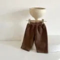 Pantalón casual marrón para niños pequeños con bonito diseño de oso, cintura elástica. - 66cm / Bottoms / Marrón
