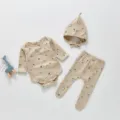 Süßes Baby Baumwoll Strampler Set mit Mütze und Fußhosen für den Frühlingsalltag. - 80cm / Set / Grau-Aprikose