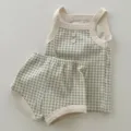 Détail haut débardeur et short à carreaux en coton bébé, ensemble vêtements été doux. - Vert à Carreaux