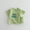 T-shirt a manica corta in cotone per neonati con stampa di orsetto e bottoni sulla spalla. - Verde