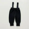 Pantaloni con bretelle in maglia grigia scura per neonati con dettagli a cuore sul ginocchio. - 66cm / Pantaloni e gonne / Grigio Melange Scuro