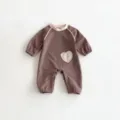 Süßer Langarm Baby Jumpsuit mit Herz-Aufnäher, bequemer Baumwoll Body für den herbstlichen Alltag. - 66cm / Kaffee