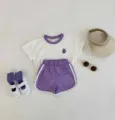 Schattige zomer baby korte mouw sport set met wit t-shirt en casual korte broek outfit - 66cm / Druiven